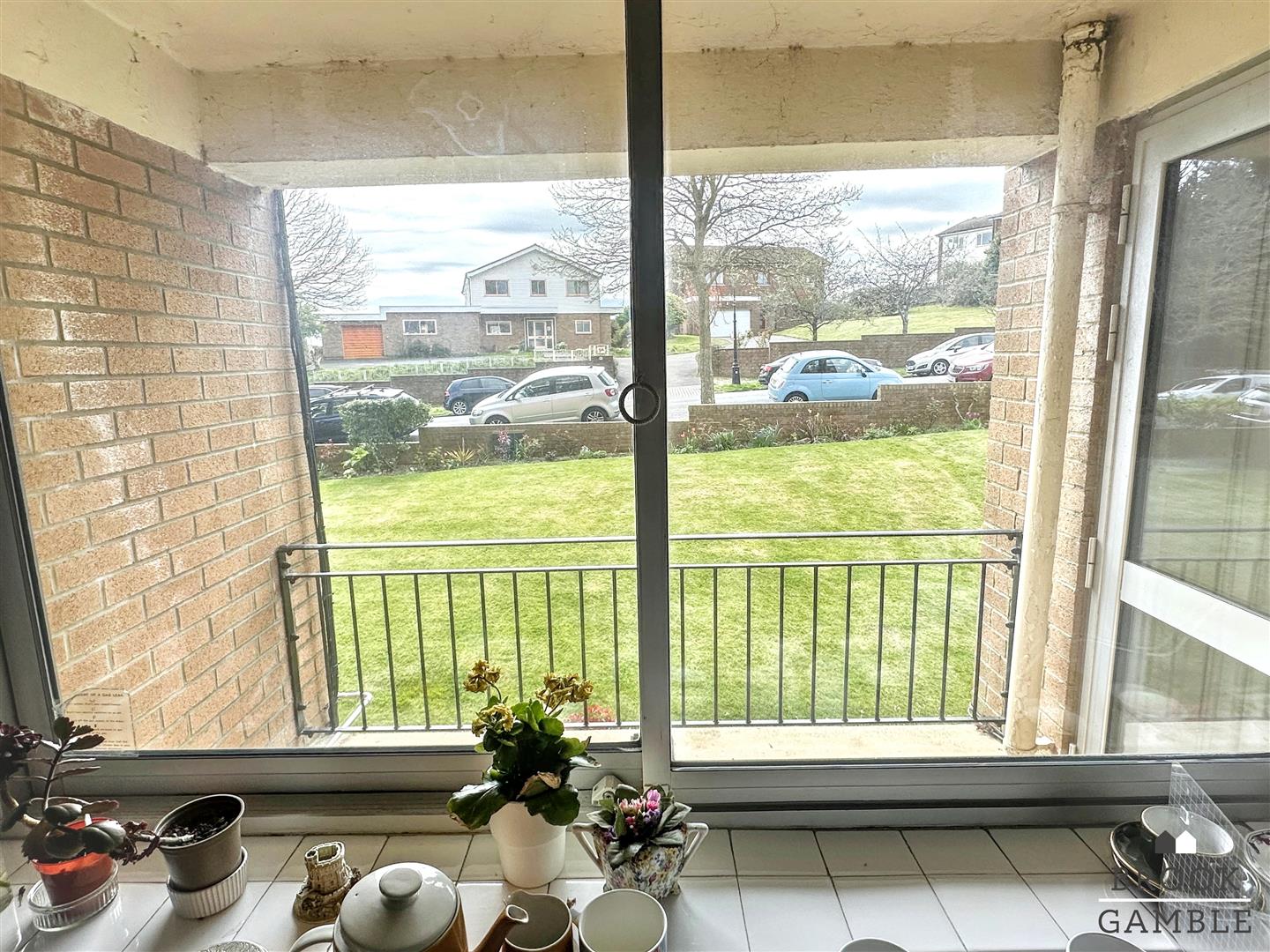3 Bedroom Flat. St. Johns Road in Eastbourne,  9